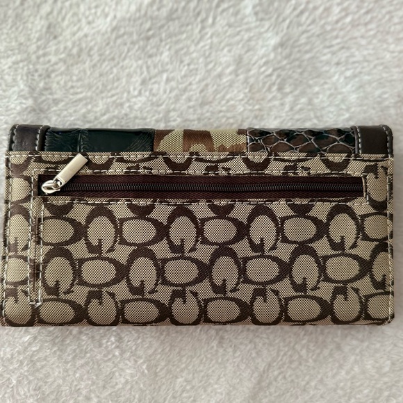 Stylish Patchwork Wallet with Metallic Accents💎 - Picture 2 of 8
